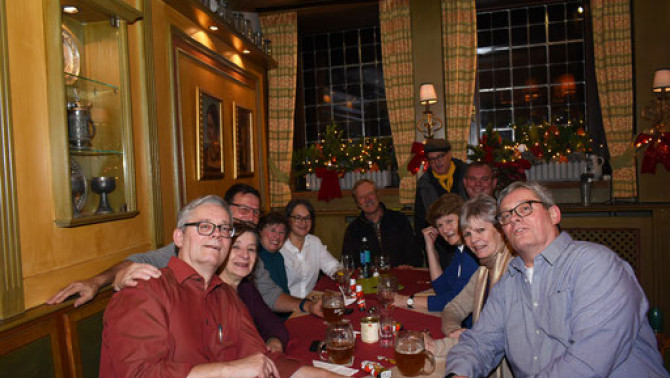 A találkozó résztvevőinek egy része Búcsúzás előtt, még egy utolsó kép