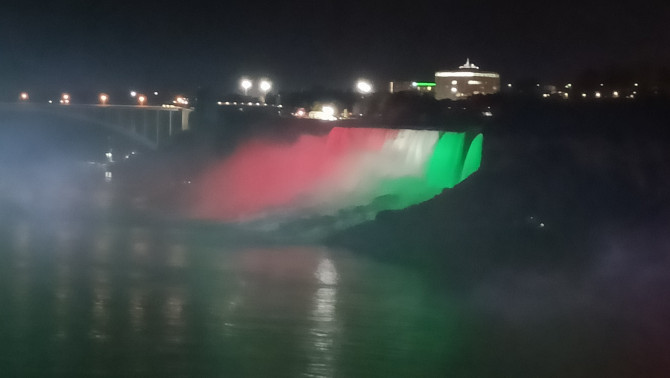 Magyar színekben a Niagara-vízesés