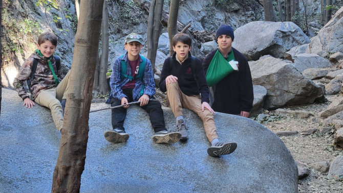 Cserkészek kirándulása Altadena-ban Cserkészek kirándulása Altadena-ban