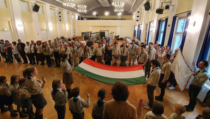 Zászlófelvonás az 50. Jubileumi cserkészünnepségen