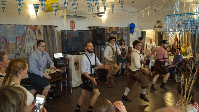 Októberfest - Keszkenő Októberfest - Keszkenő