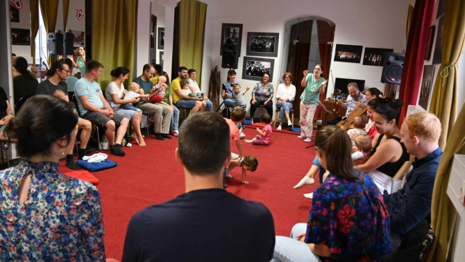 Ringató foglalkozás