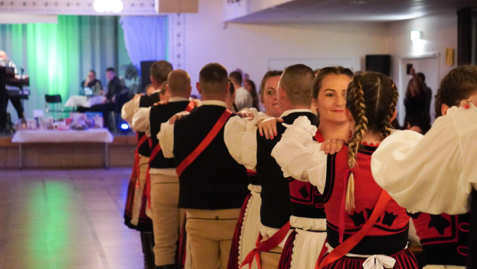 Ljungby-i néptánccsoport előadás közben