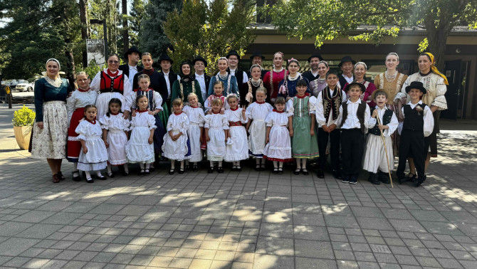 Eszterlánc és Mazsola