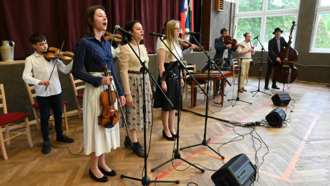 Zlatá Koruna - A Huzavonó Zenekar