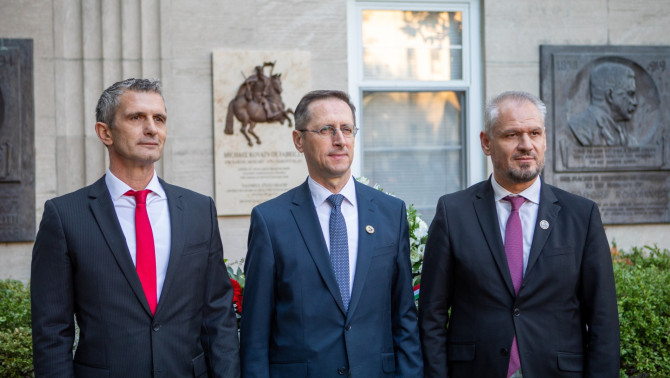 dr Végh Sándor_Varga Mihály_Takács Szabolcs_Fabriczy Kováts Mihály emléktábla avatás