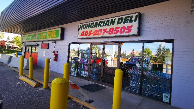 A Hungarian deli bejárata