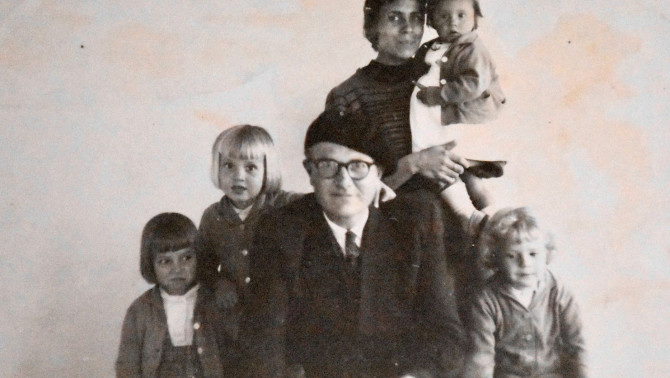 Fodor Erzsébet és Hegyi Ferenc négy gyermekükkel