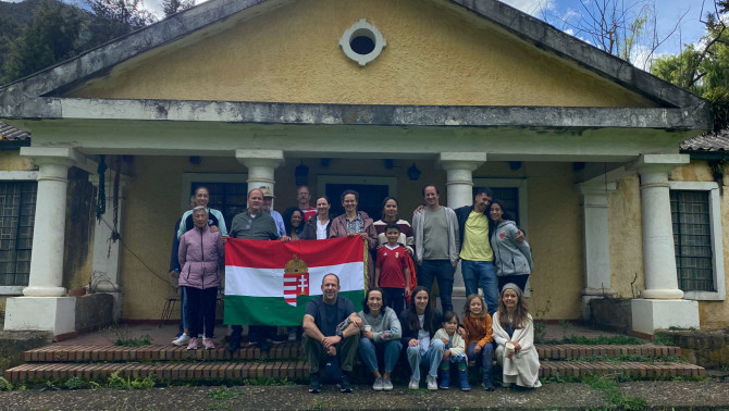 A kolbásztöltő csapat Cotában