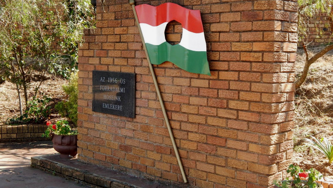 '56-os emlékmű a midrandi Magyar Tanyán