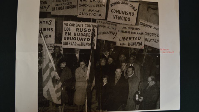 Uruguayi magyarok felvonulása 1956-ban Uruguayi magyarok felvonulása 1956-ban