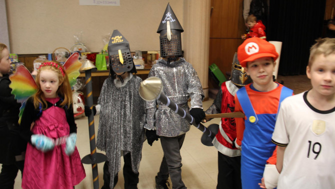 Mintegy hatvan jelmezes gyermek vett részt a rendezvényen Mintegy hatvan jelmezes gyermek vett részt a rendezvényen