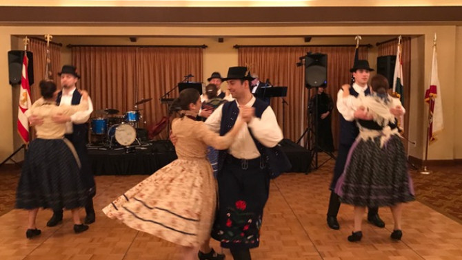 Magyar táncok a San Franciscoi cserkészbálon