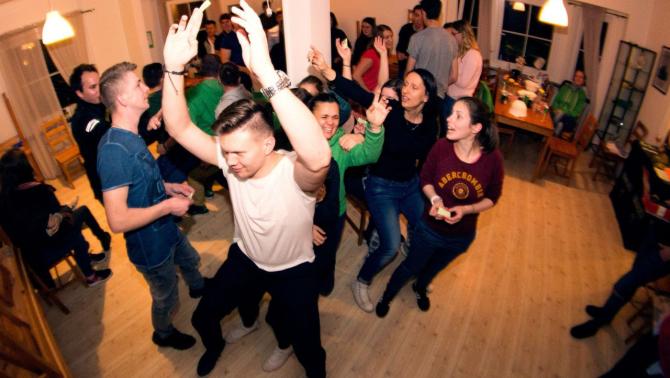 Családi játék Családi játék